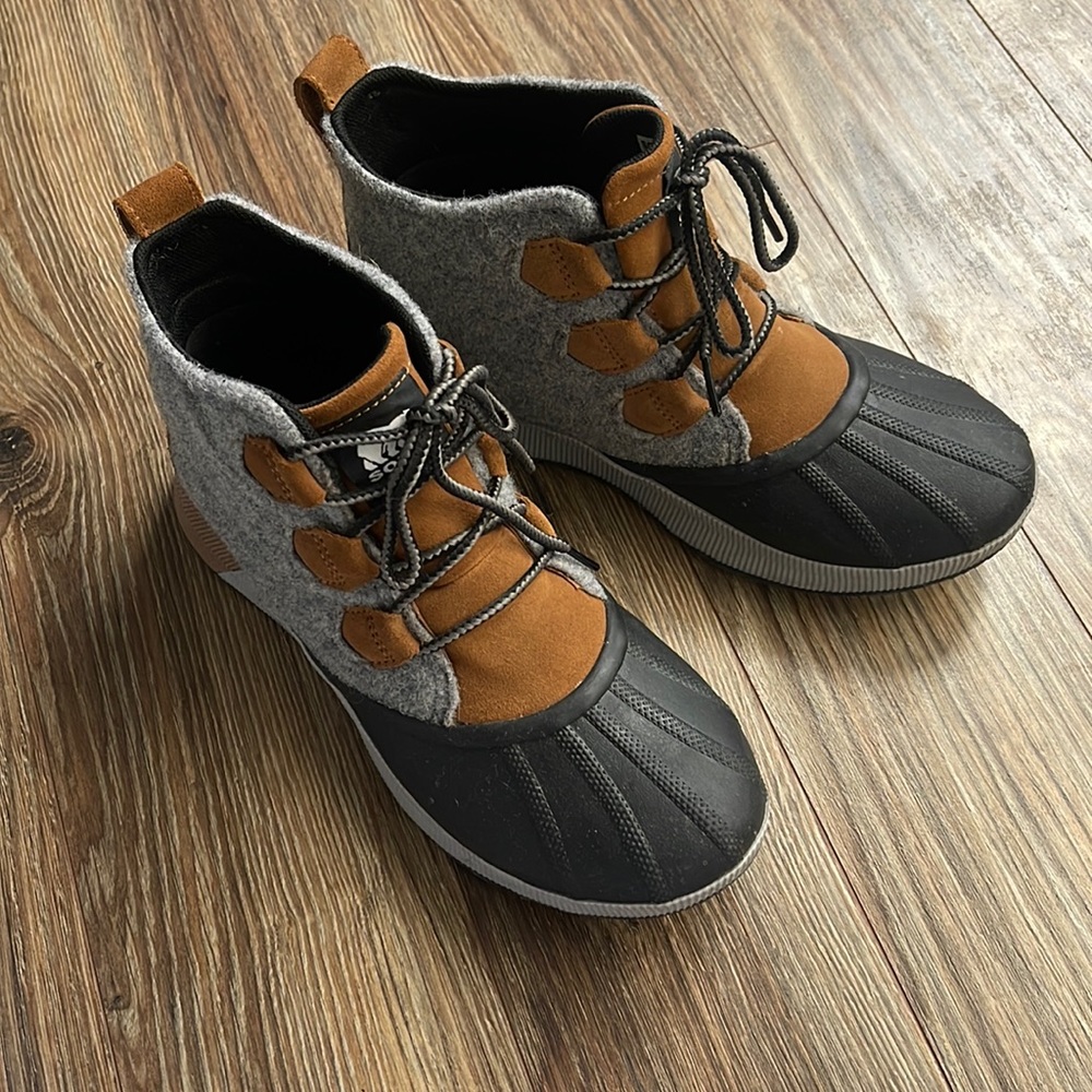 Sorel, women size 10